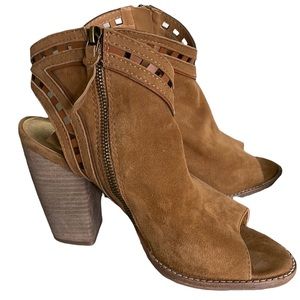 Dolce Vita Womens Natasha Almond Suede Pump/Bootie. Size  9.5M